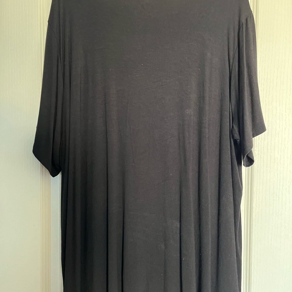Black rayon top with silver stud design 3X - Picture 2 of 6